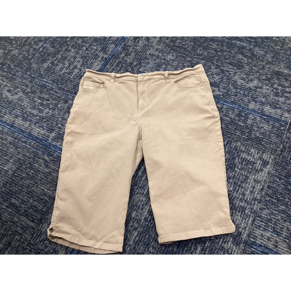 Gloria Vanderbilt Amanda Khaki Bermuda Shorts 18W Slimming Stretch Embroidered